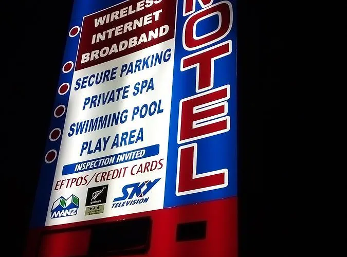 Redwood Lodge Motel